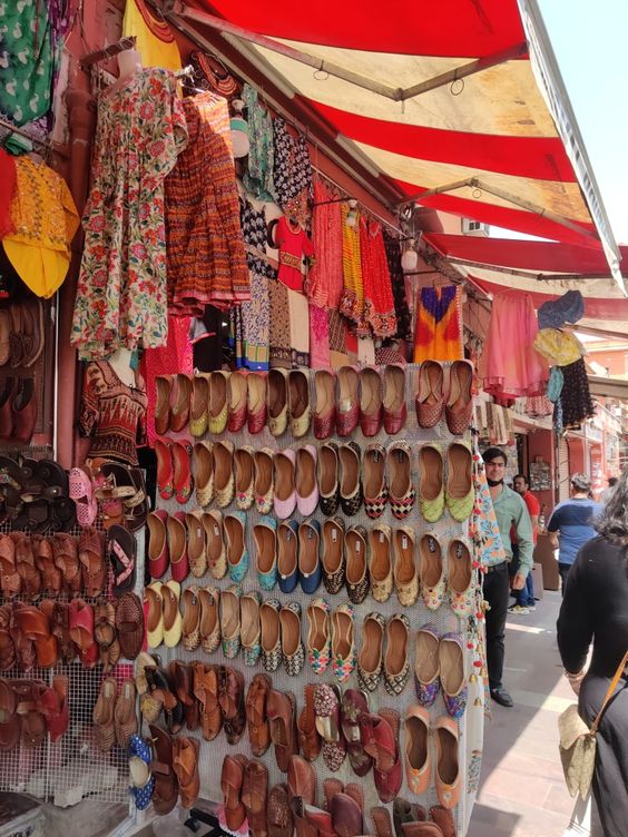 Tripolia Bazaar is in top 10 places to visit in jaipur